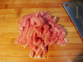 香菜炒肉丝的做法步骤:2