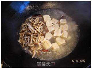 冻豆腐炖蟹味菇的做法步骤:10