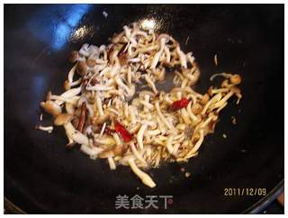 冻豆腐炖蟹味菇的做法步骤:5