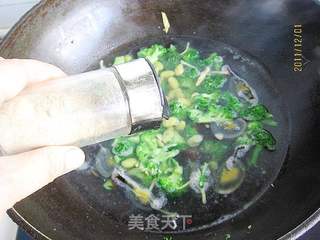 皮蛋蓝花汤的做法步骤:7