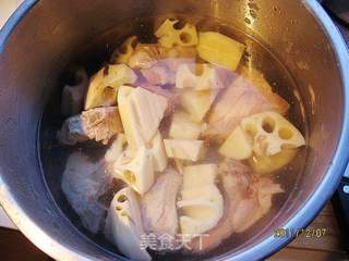 红枣莲藕炖排骨的做法步骤:4