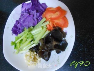 缤纷一盘【清炒藕片】的做法步骤:2