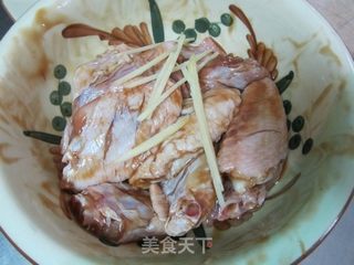 香菇栗子烧鸡翅的做法步骤:2
