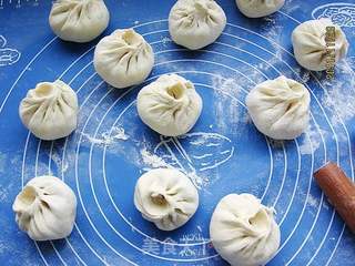 菠菜贝丁鲜肉生煎包的做法步骤:6