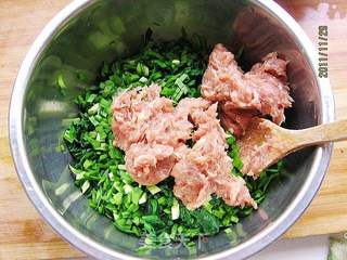 菠菜贝丁鲜肉生煎包的做法步骤:3
