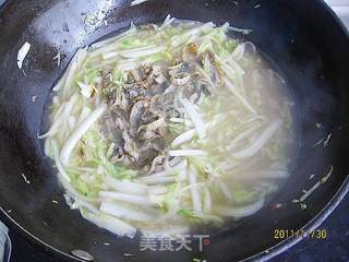 白菜炖裙边的做法步骤:5