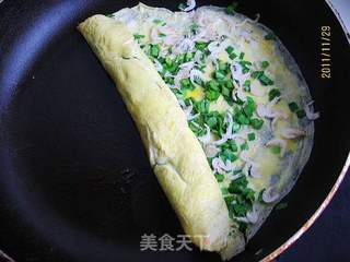 韭菜虾皮蛋卷的做法步骤:6