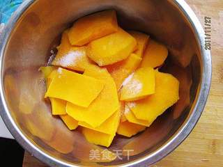 盐煎南瓜的做法步骤:2