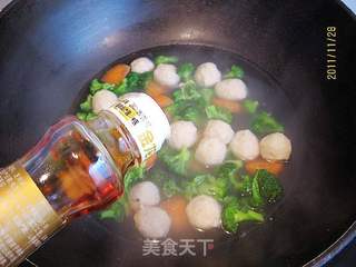 西兰花鸡丸汤的做法步骤:8