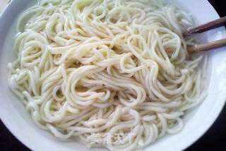 肉圆口蘑炒面条的做法步骤:3