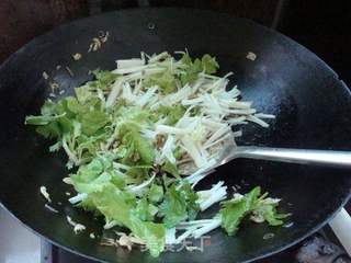 补钙家常小菜——芹菜炒虾皮的做法步骤:7