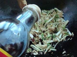 补钙家常小菜——芹菜炒虾皮的做法步骤:8