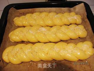 椰蓉芝麻辫子面包的做法步骤:6