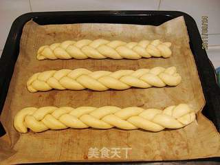 椰蓉芝麻辫子面包的做法步骤:5