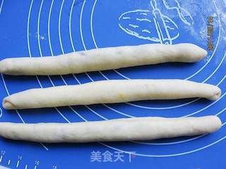 椰蓉芝麻辫子面包的做法步骤:3