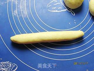 蓝莓果酱长排面包的做法步骤:6