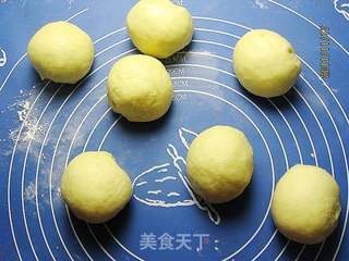 蓝莓果酱长排面包的做法步骤:2