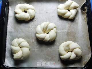 奶酥花环面包的做法步骤:7