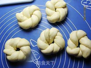 奶酥花环面包的做法步骤:6