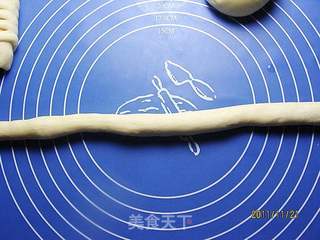 奶酥花环面包的做法步骤:4