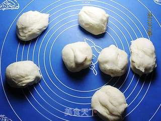 奶酥花环面包的做法步骤:2