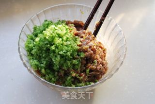 既要留住菜汁,还要保证饺子馅不出水的秘笈——【芹香水饺】的做法步骤:7