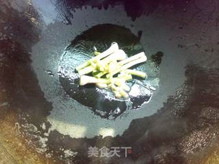 蒜苗酱烧墨鱼丸的做法步骤:4