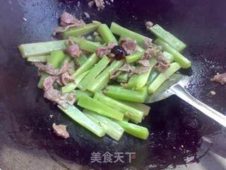 莴笋炒驴肉片的做法步骤:5