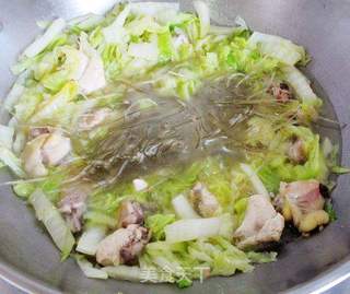 试做粤式东北菜---白菜粉条炖鸡的做法步骤:6