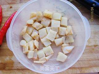 西兰花河豚丁的做法步骤:2