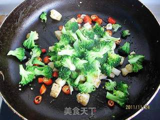 西兰花河豚丁的做法步骤:7