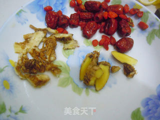 月子鸡的做法步骤:2
