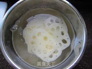 珊瑚藕片的做法步骤:3