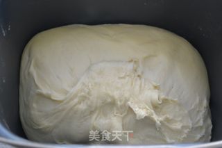 接着用“饭盒”做面包【豆沙面包卷】的做法步骤：5