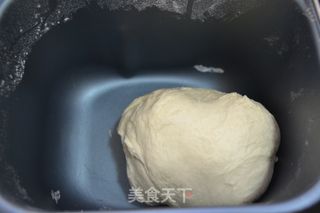 接着用“饭盒”做面包【豆沙面包卷】的做法步骤：3