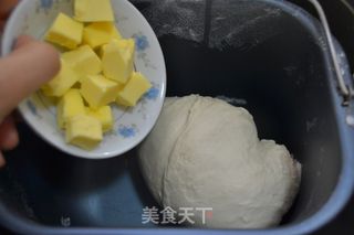 接着用“饭盒”做面包【豆沙面包卷】的做法步骤：4