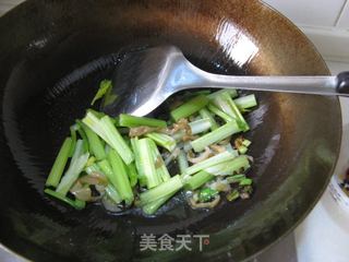 芹菜炒海蜇的做法步骤:5