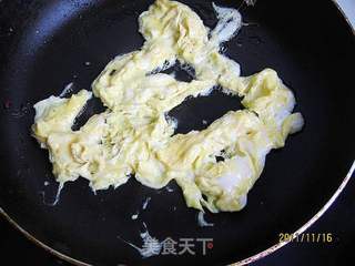 茼蒿叶炒鸡蛋的做法步骤:4
