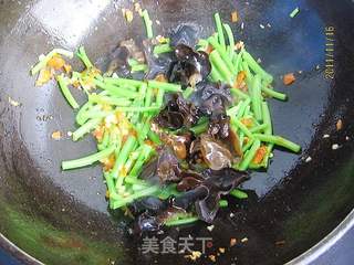 剁椒茼蒿木耳的做法步骤:5