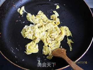 剁椒木耳炒鸡蛋的做法步骤:3