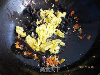 剁椒木耳炒鸡蛋的做法步骤:7