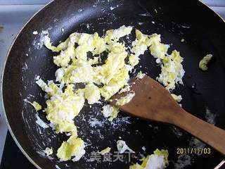 西兰花虾球蛋炒饭的做法步骤:6