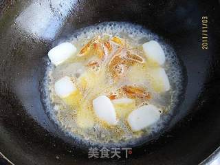 虾头油菜煮年糕的做法步骤：3