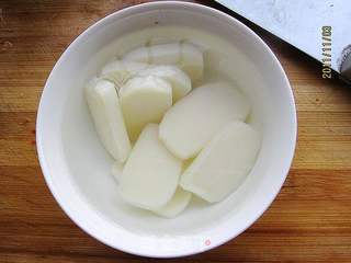 虾头油菜煮年糕的做法步骤：1