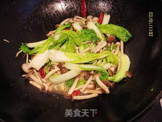 小白菜蟹味菇的做法步骤:6