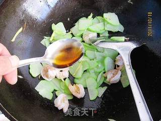 佛手瓜炒虾球的做法步骤:11