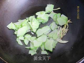 佛手瓜炒虾球的做法步骤:9