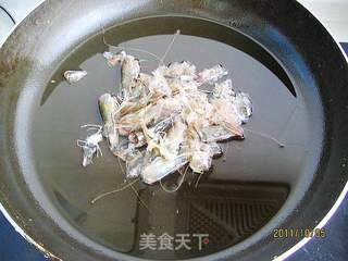 西兰花炒虾球的做法步骤:5