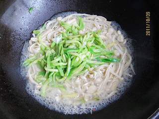 丝瓜金针菇的做法步骤:11
