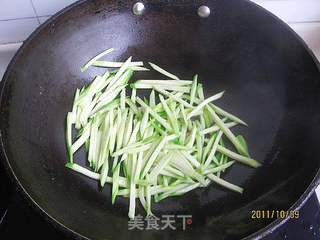 丝瓜金针菇的做法步骤:5